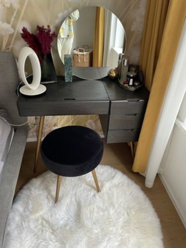 Customer photo review of FAUX SHEEPSKIN ROUND FUR AREA RUG