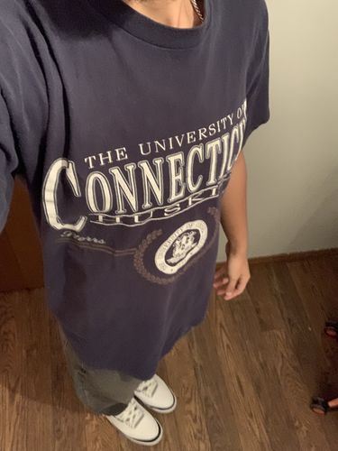 Customer photo review of Vintage University of Connecticut Huskies T Shirt Size Large Fits M