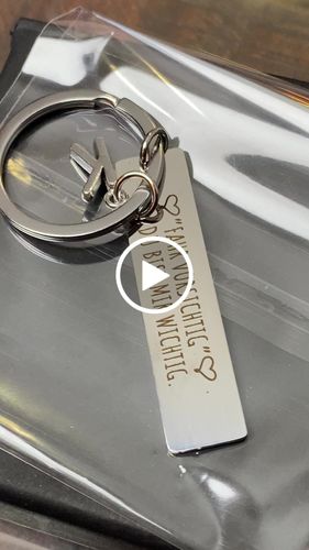 Customer video review of Fahr Vorsichtig - Schlüsselanhänger mit Initial