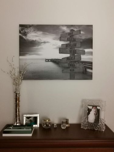Customer photo review of Lienzo Muelle de Madera con Nombres Personalizados