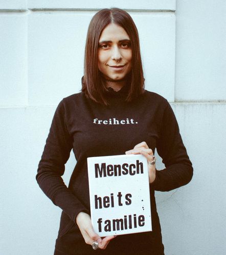 Customer photo review of HOODIEKLEID MÄDELS • FREIHEIT.