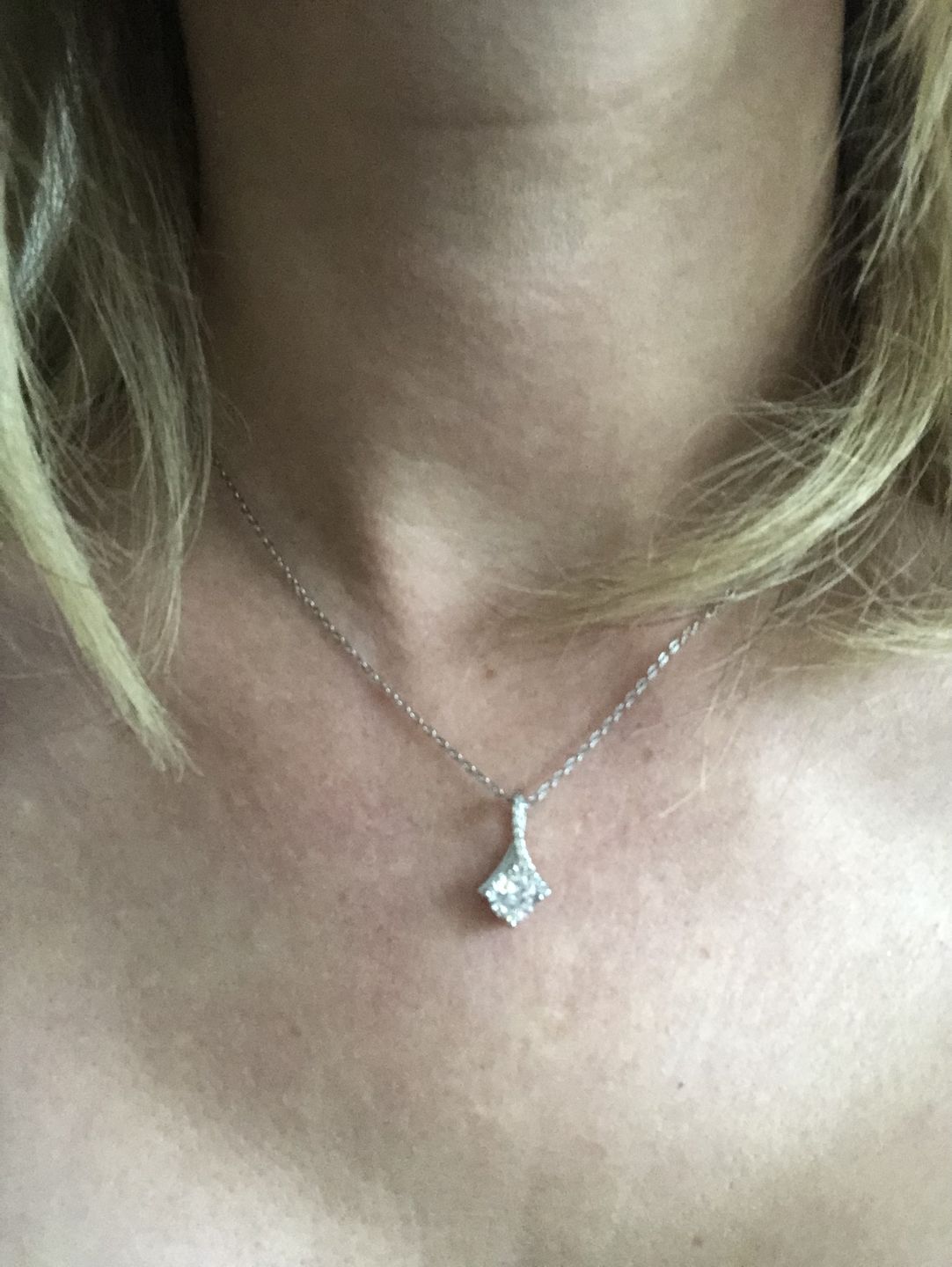 Customer photo review of "TO MY DAUGHTER, LOVE MUM" WHITE GOLD NECKLACE