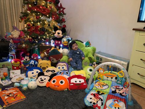 Customer photo review of Colección Cuentos para ir a Dormir: 12 cuentos y  almohadas Disney