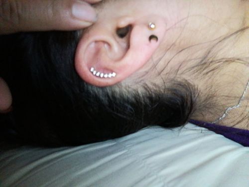 Customer photo review of Piercing Curvo con Zirconias