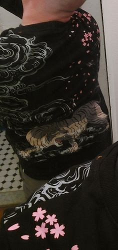 Customer photo review of Fearless Tiger Embroidery Sweatshirt