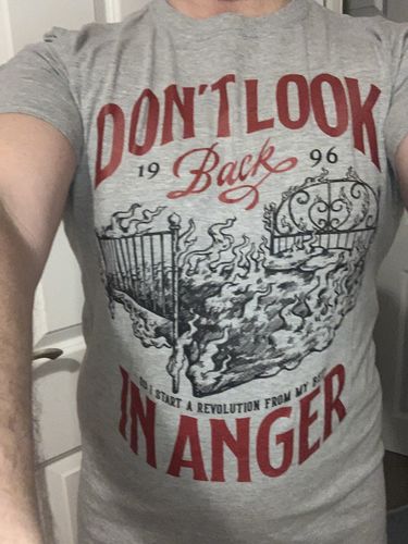 Customer photo review of Oasis - Don’t Look Back In Anger - Men's T-Shirt