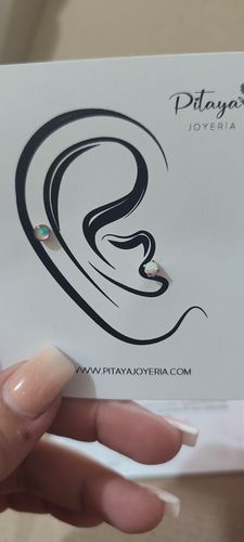 Customer photo review of Piercing 1era Perforación Ópalo Blanco Titanio