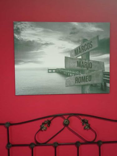 Customer photo review of Lienzo Muelle de Madera con Nombres Personalizados