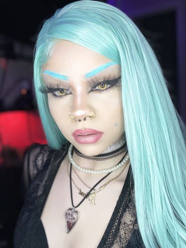 Customer photo review of EYEVOS Curly Girl Colored Contact Lenses