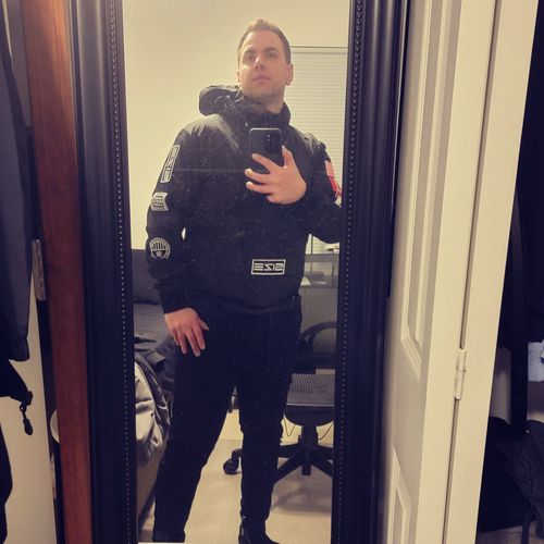 Customer photo review of Size Up Worldwide Black Metallic MMXXI Half Zip