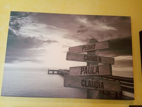 Customer photo review of Lienzo Muelle de Madera con Nombres Personalizados