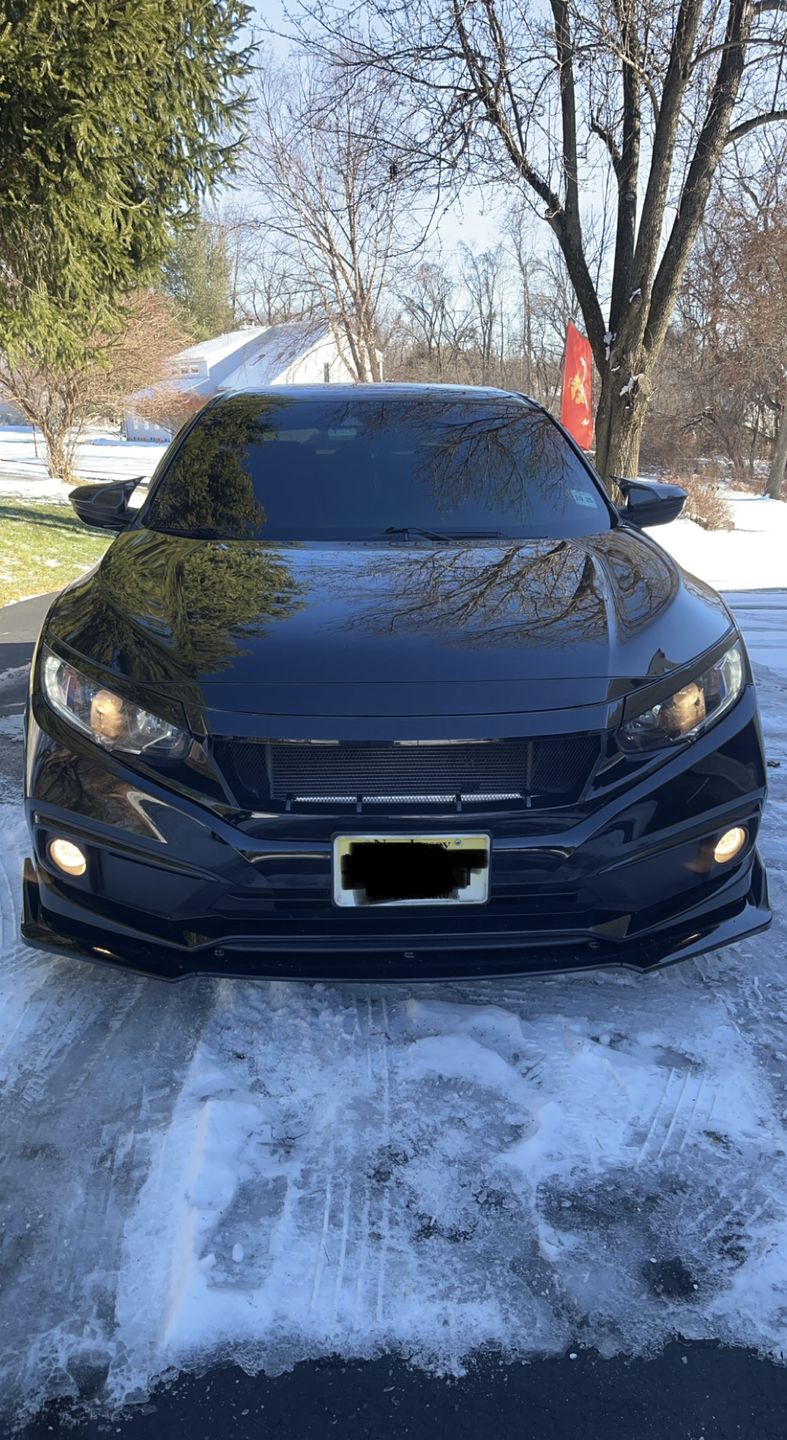 Customer photo review of Sports Grille w/ Steel Mesh - Glossy Black for 16-21 Honda Civic Sedan/Hatchback/FK8