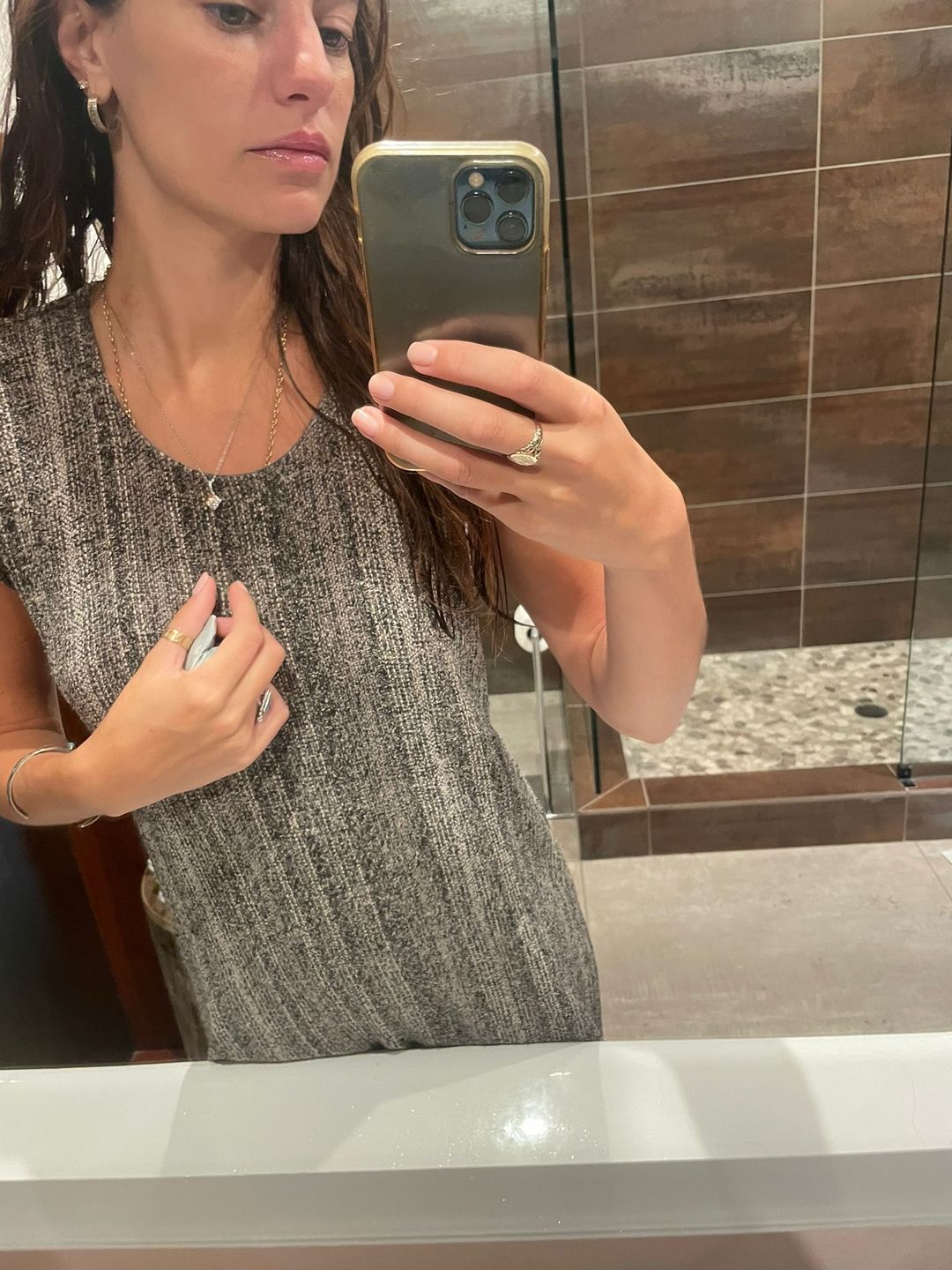 Customer photo review of "TO MY DAUGHTER, LOVE MUM" WHITE GOLD NECKLACE
