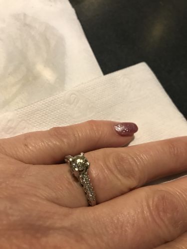 Customer photo review of 0.60-1.75 CT Round Cut Natural Diamonds - Engagement Ring