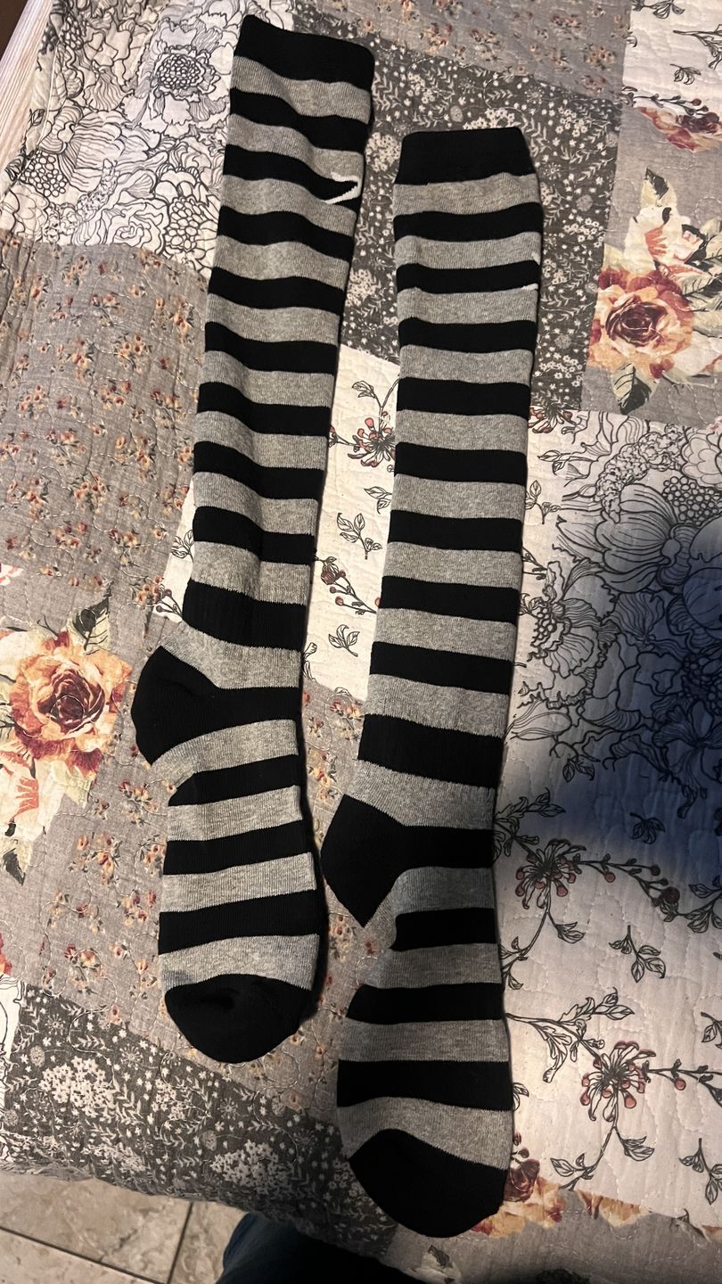 Customer photo review of Strength Shop Deadlift Socks - Black/Grey