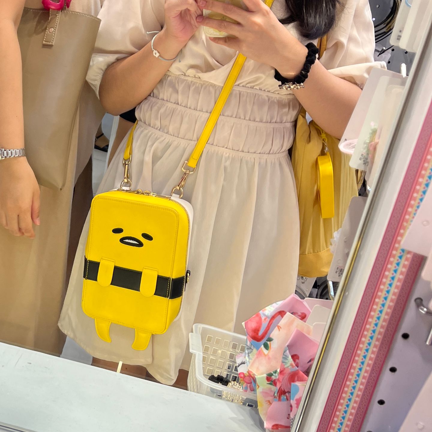 Customer photo review of Gudetama's lazy brush bag