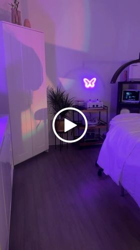 Customer video review of CosmoGlo Original Light Bundle + Phone Clip