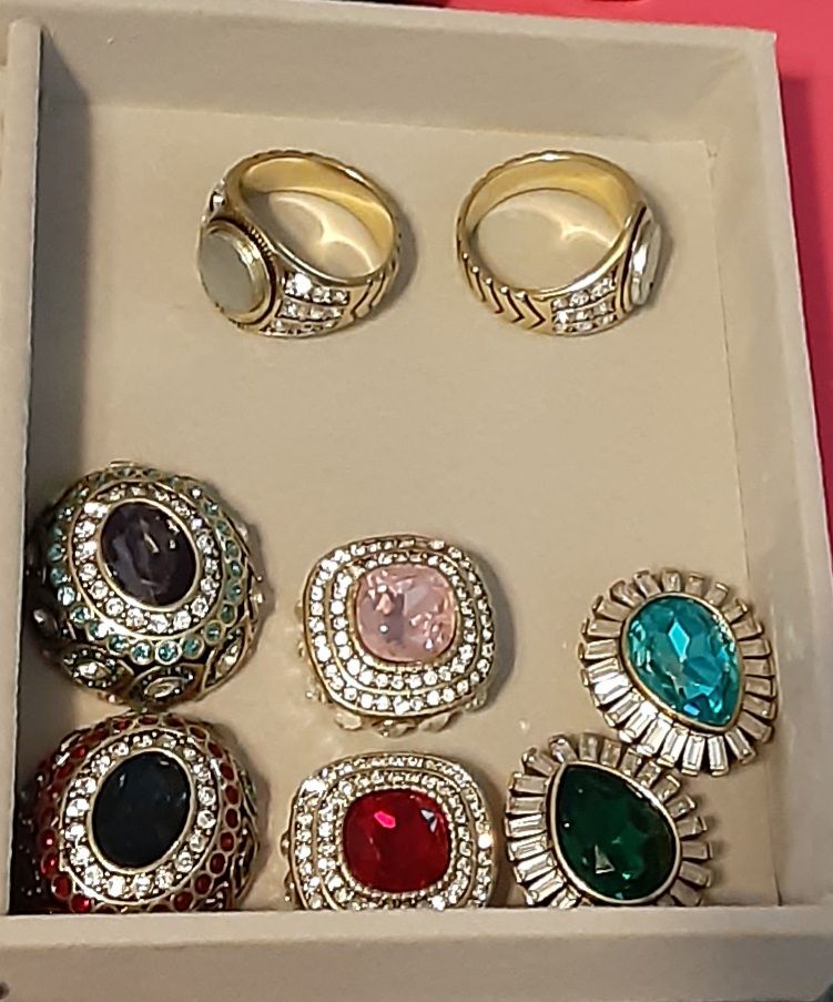 Customer photo review of Heidi Daus® "Enchante" Crystal Magnetic Interchangeable Ring