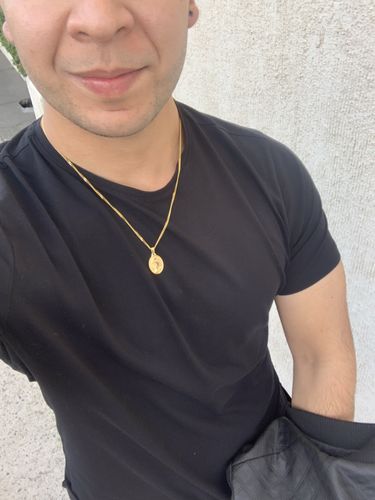 Reseña con foto de un cliente sobre CYBERDAYS - Centurión (Pendiente & Collar) SS 316L Electroplatinada 18k
