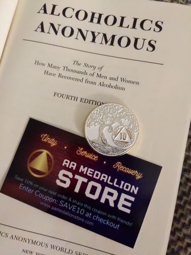 Customer photo review of 1 to 50 Year Sobriety Mint Twisted Tree of Life Gold Plated AA Recovery Medallion/Chip/Coin - White