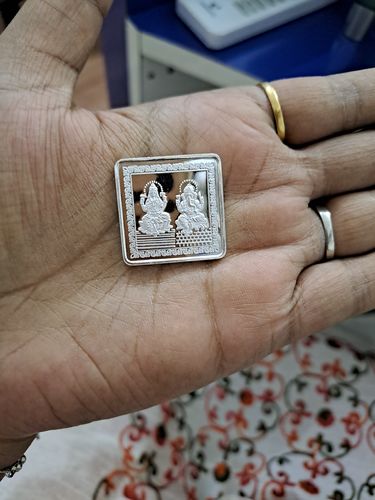 Customer photo review of GIVA 999 Silver Lakshmi and Ganesh Square Coin (10g)