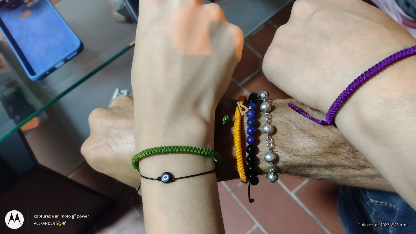 Customer photo review of Brazaletes Tibetanos
