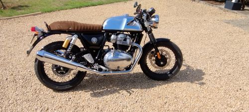 Customer photo review of Housse de Selle CONFORT cuir Brun pour Royal Enfield Continentale GT 650