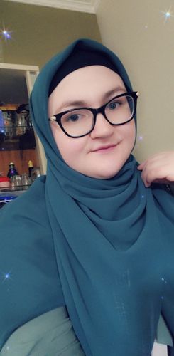 Customer photo review of Chiffon Square Hijab - 69 Emerald