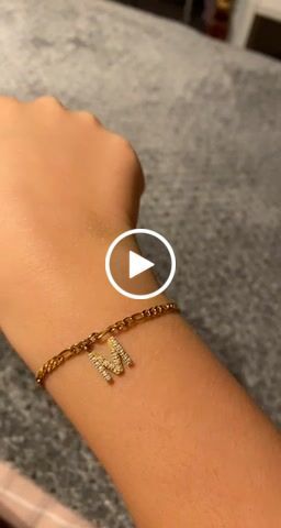 Customer video review of Letter Armband | 18K vergoldet