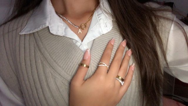 Customer photo review of Tennis Letter Halskette | 18K vergoldet