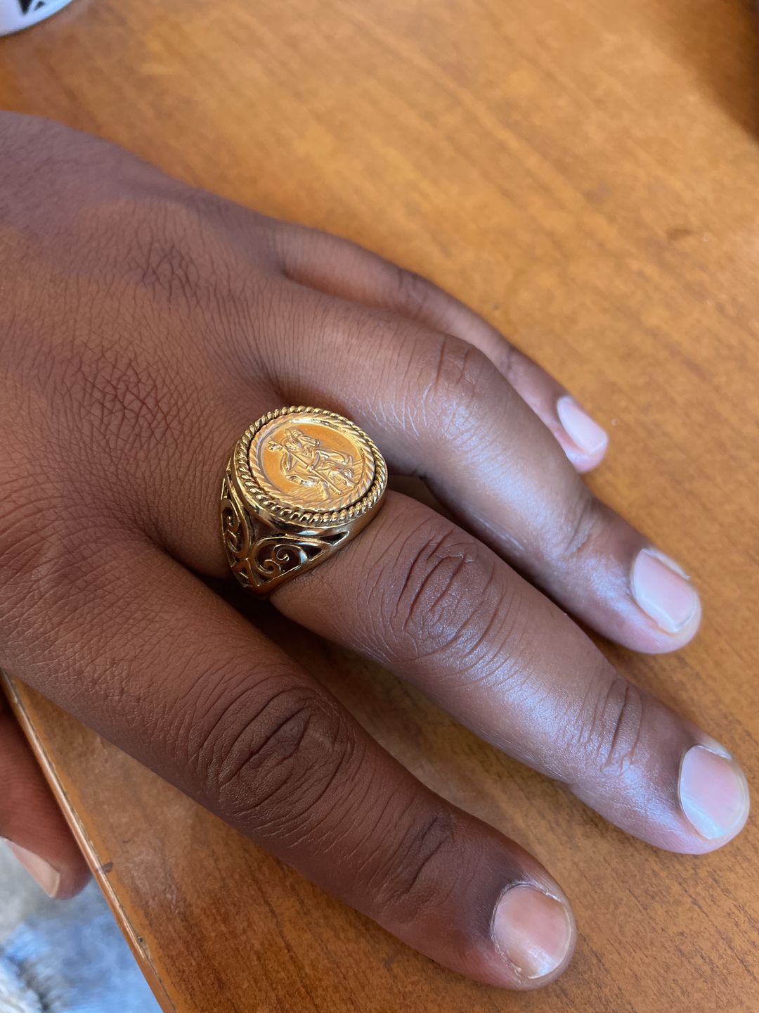 Customer photo review of Anillo St. Christopher Gold Victorian Edition Electroplatinado Oro 18k