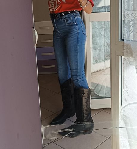 Customer photo review of Stivali Texani in pelle con tacco basso
