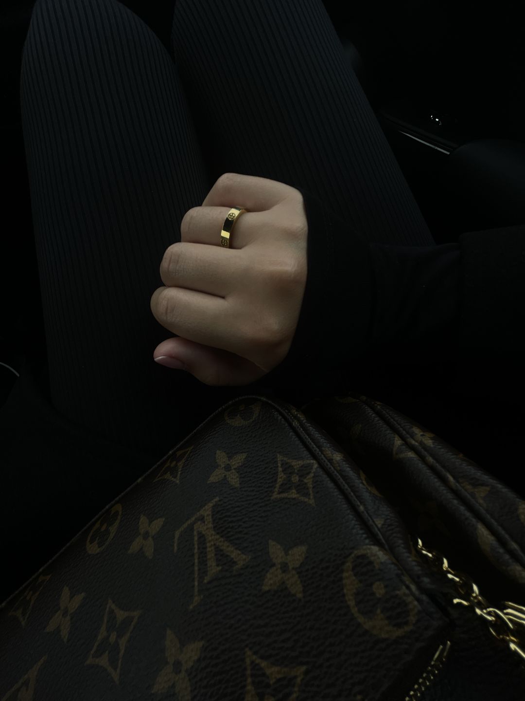 Customer photo review of Crossed Arianna Ring | 18K vergoldet