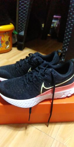 Customer photo review of Nike Women's React Infinity Run Flyknit 2 Running Shoes