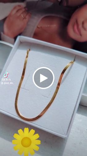 Customer video review of Snake Chain Necklace