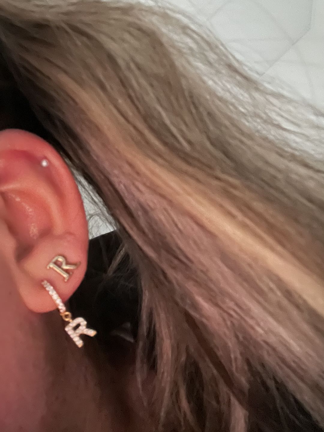 Customer photo review of Letter Ohrringe | 18K vergoldet