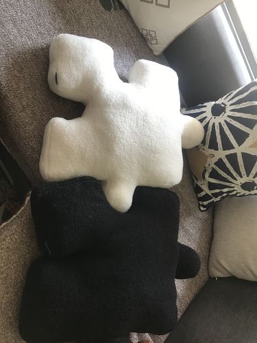 露絲 review of 拼圖撞色 超厚實異形絨布抱枕 image 1 out of 1