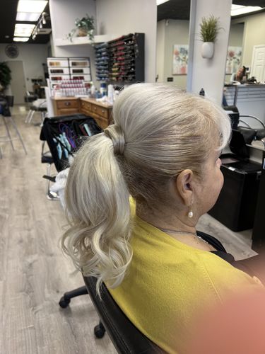 Customer photo review of Full Shine 100% Human Hair Ponytail Extensions Platinum Blonde (#60)