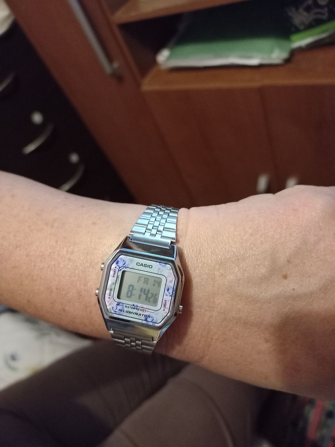Customer photo review of Reloj Casio Vintage LA680WA-2CDF Plateado Flores