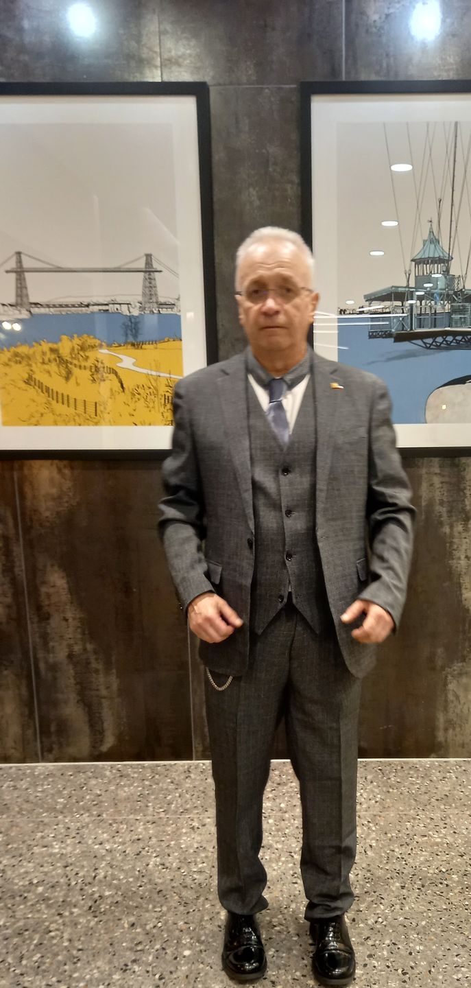 Customer photo review of Pants of the suit Tommy