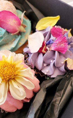Customer photo review of RAINBOW FLOWERFETTI® - Freeze Dried Edible Flower Confetti
