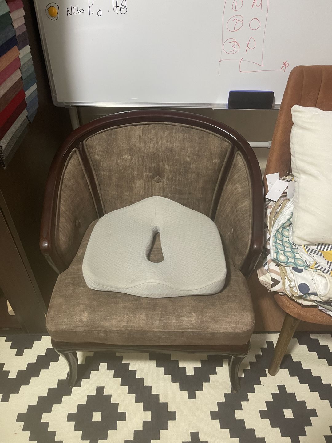 Customer photo review of Reeta- Tailbone Cushion (Hemorrhoids, Prostatitis problem & Pregnant Women)