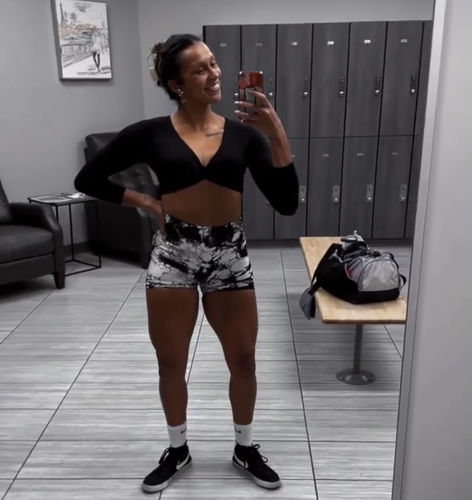 Customer photo review of Black Twist Long Sleeve Crop Top