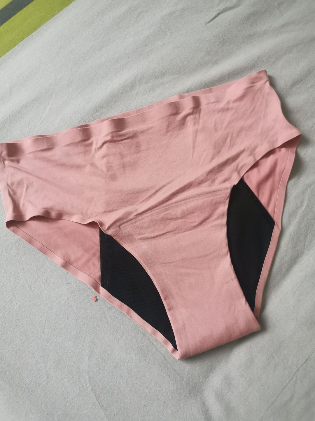 Customer photo review of Culotte Menstruelle Nina sans coutures (taille haute)