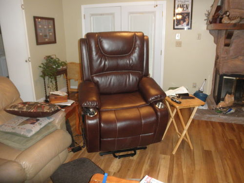 Customer photo of an Irene House 9196 lift recliner at home