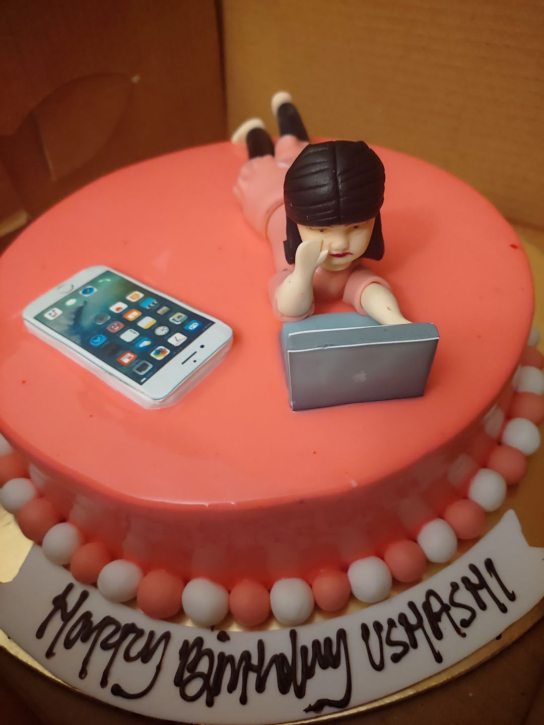 Customer photo review of Workaholic Girl Theme Cake