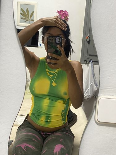 Customer photo review of Sleeveless crewneck thermal print top