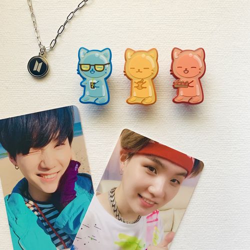 Customer photo review of Gummy Smile Yoongi Pins