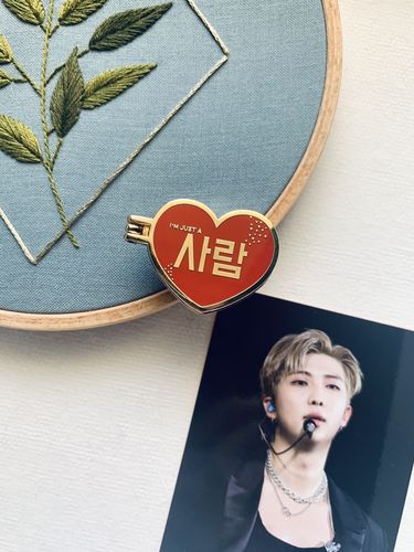 Customer photo review of Trivia: Love Hinged Pin (Red/Gold)