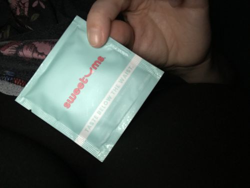 Customer photo review of Cinnamon Bun Flavored Wipes Box of 10